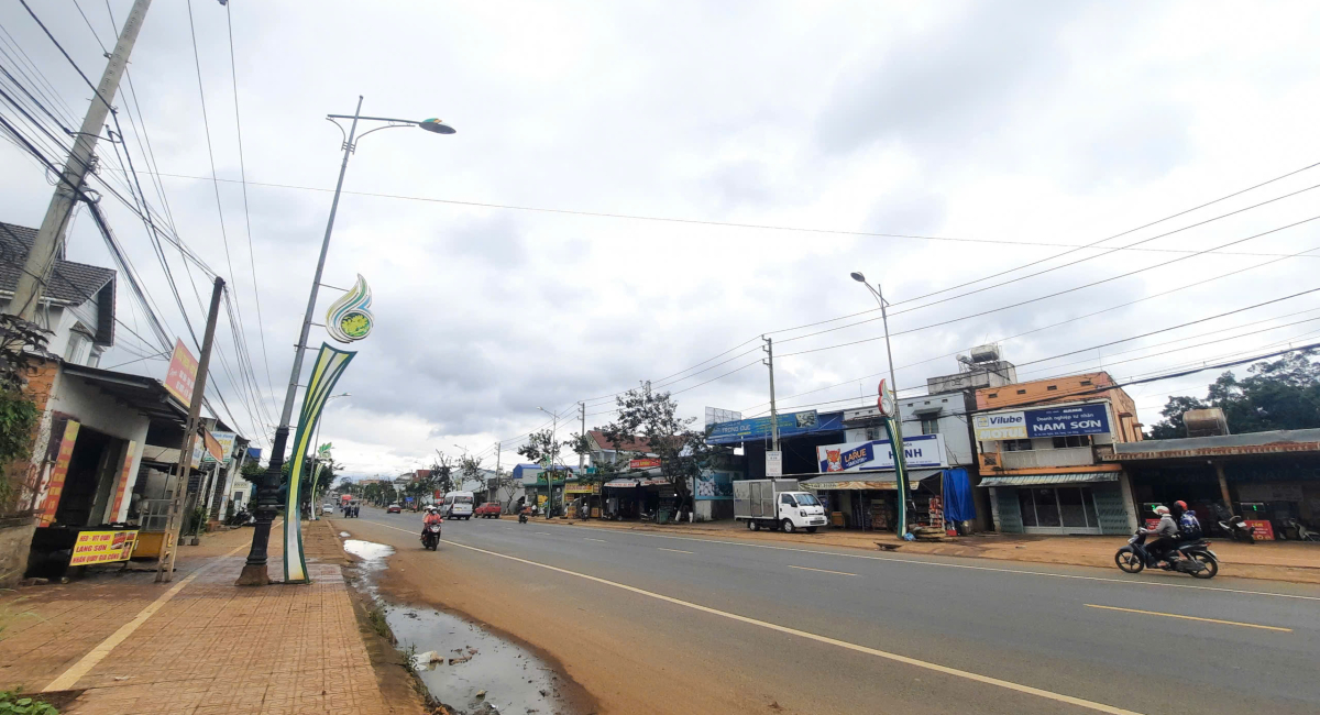 Đất 2 mặt tiền QL20. Đối diện Hồ Nam sơn. Ngang 12m giá 9ty