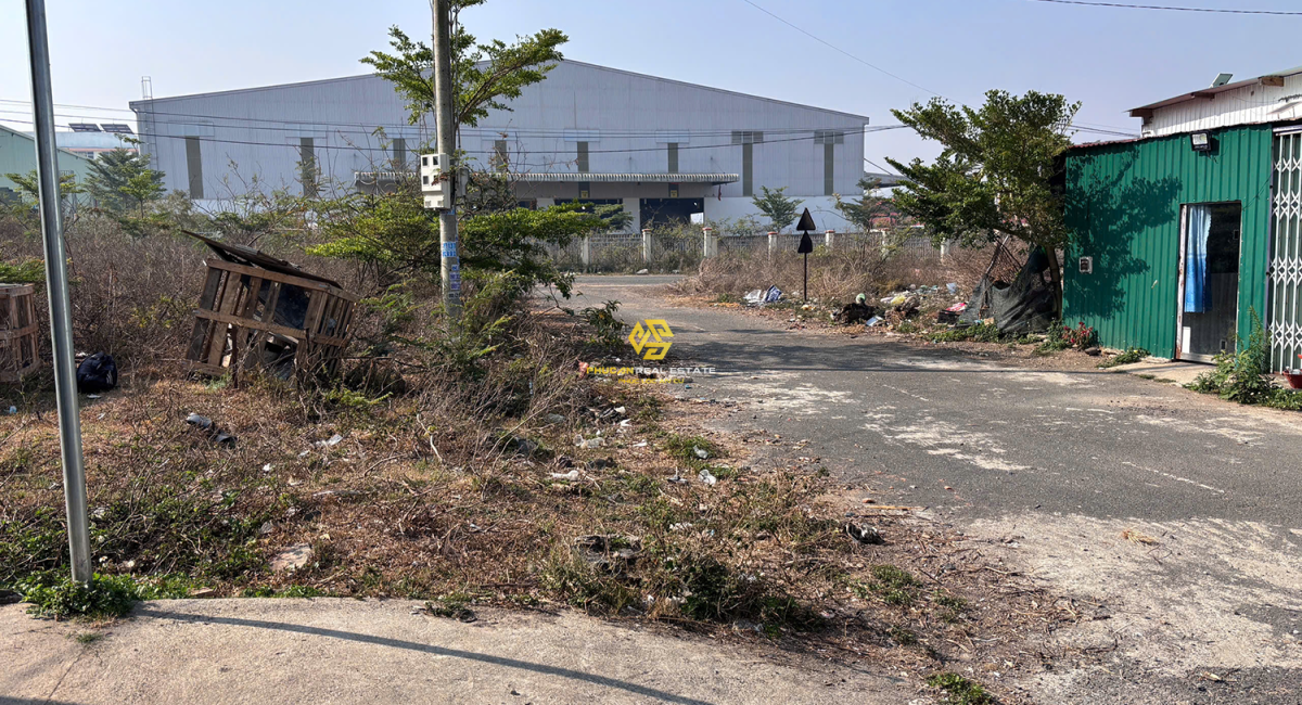 NHÀ PHỐ SẴN NGAY KCN PHÚ HỘI ĐƯỜNG NHỰA 6M - DIỆN TÍCH 100M2 - 1 TỶ 350 TRIỆU