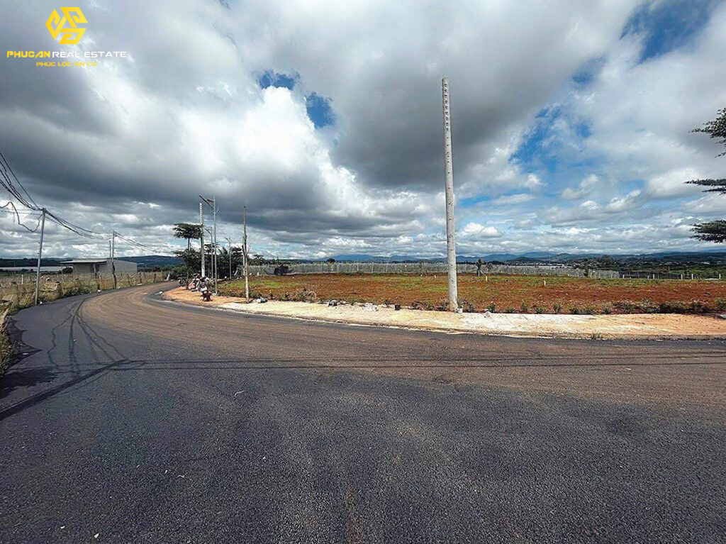 Nền góc 2 mặt tiền tại Làng Thanh Bình