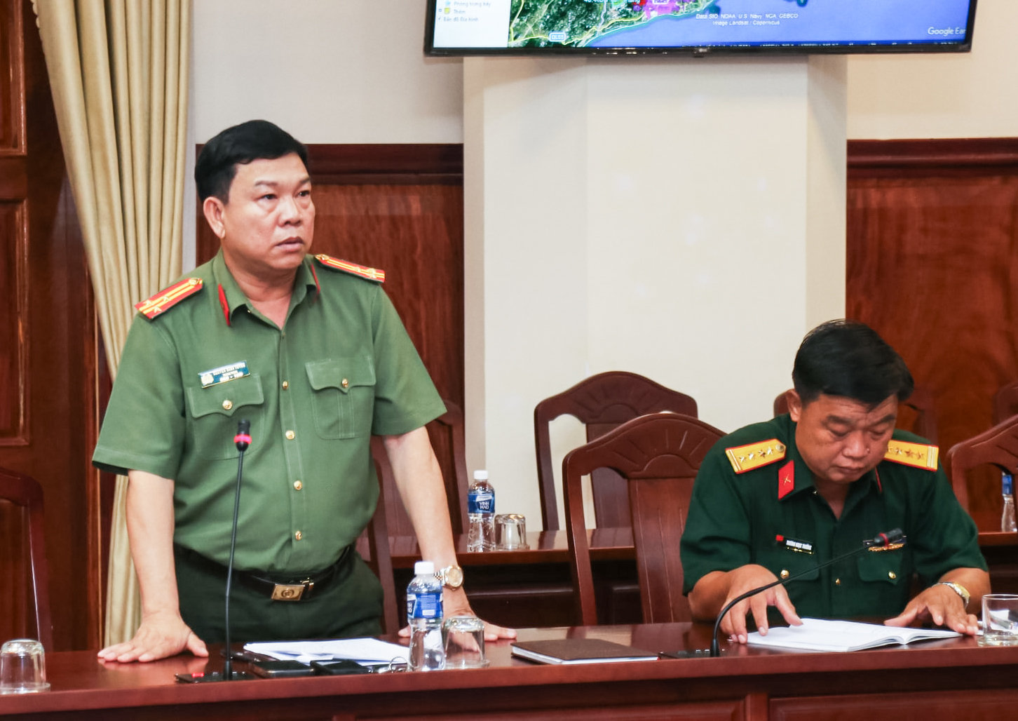 Đại diện Công an tỉnh Lâm Đồng góp ý tại cuộc họp