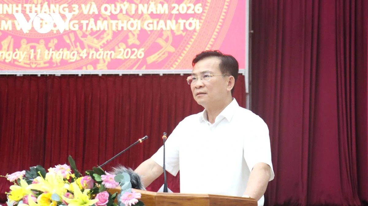 Ông Hồ Văn Mười, Ủy viên Trung ương Đảng, Chủ tịch UBND tỉnh Lâm Đồng phát biểu tại hội nghị.