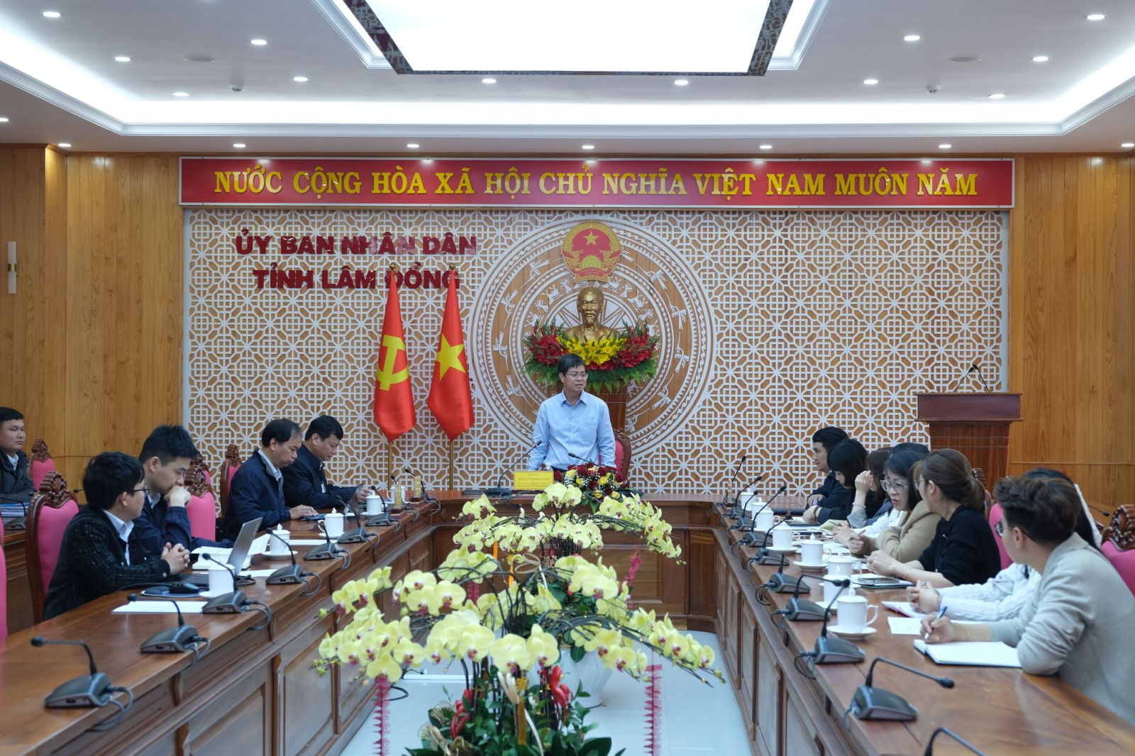 Quang cảnh buổi làm việc