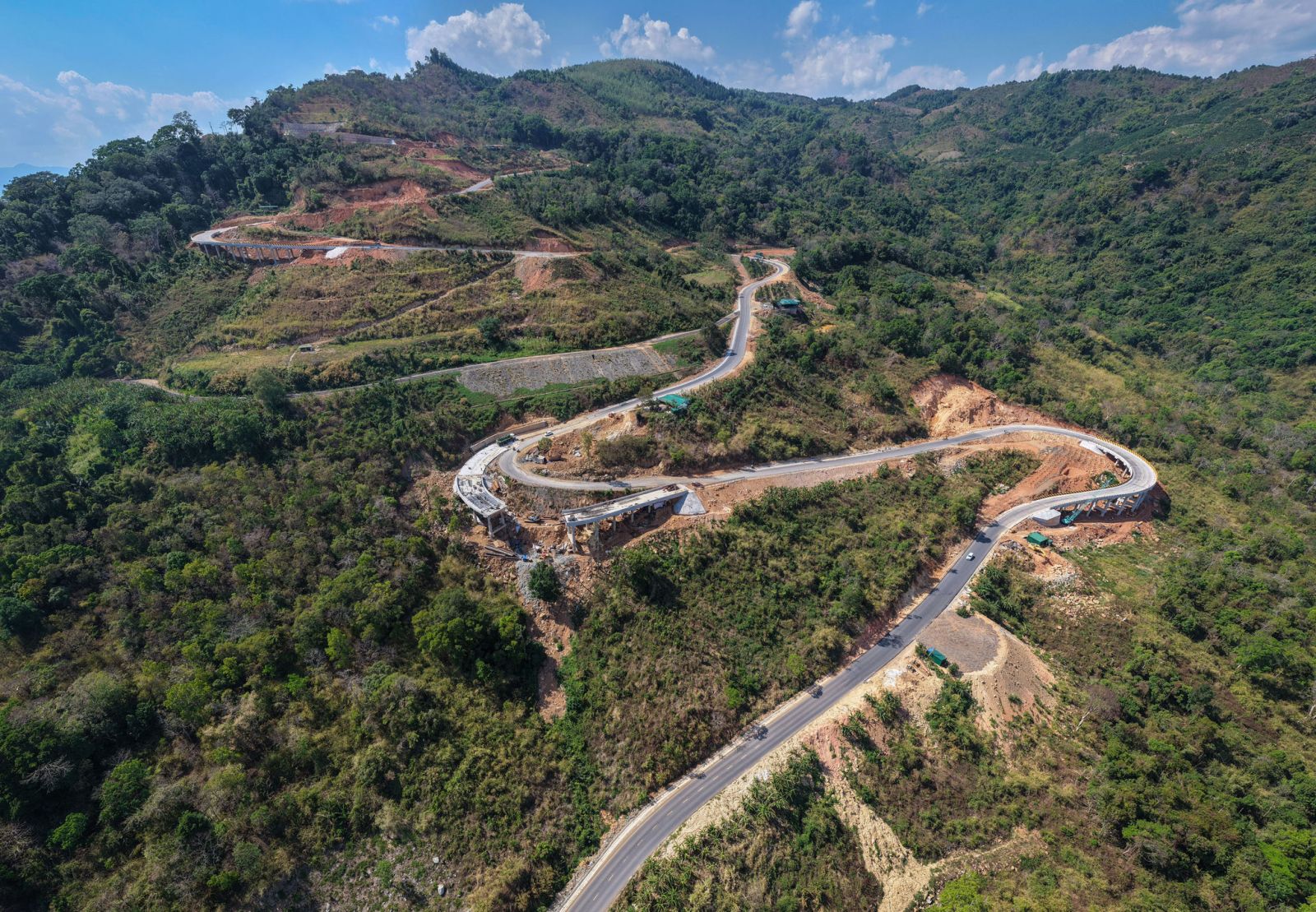 Một góc QL28B, đoạn đèo Đại Ninh