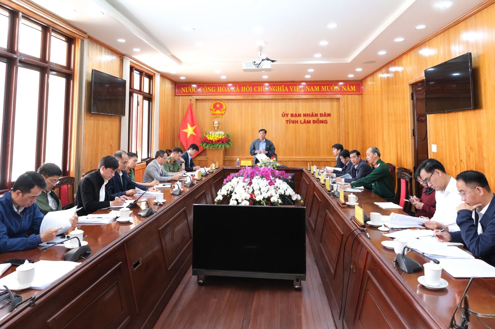 Quang cảnh buổi làm việc